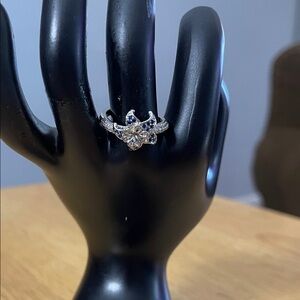 Elegant Silver Flower Ring